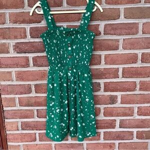 Green and floral print baby doll style sun dress. Jessica Simpson. size: XS